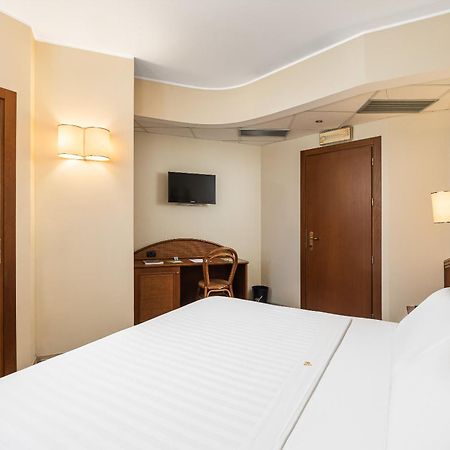 Welcome Hotel Legnano Esterno foto