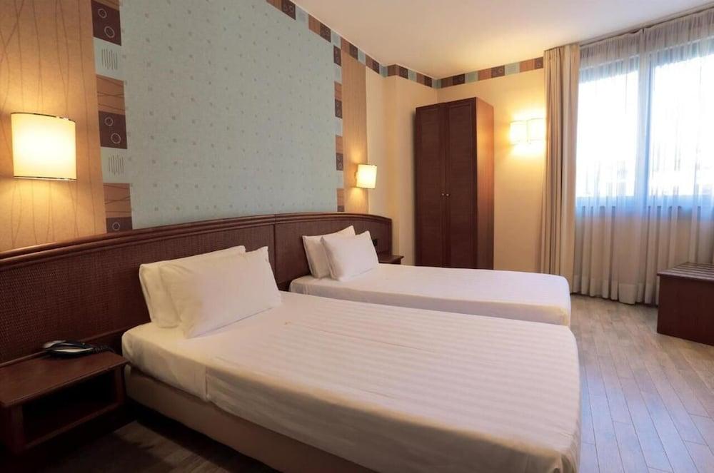 Welcome Hotel Legnano Esterno foto